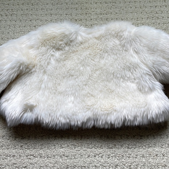 Gymboree Girls’ White Faux Fur Jacket Size 4-5 - Picture 6 of 9